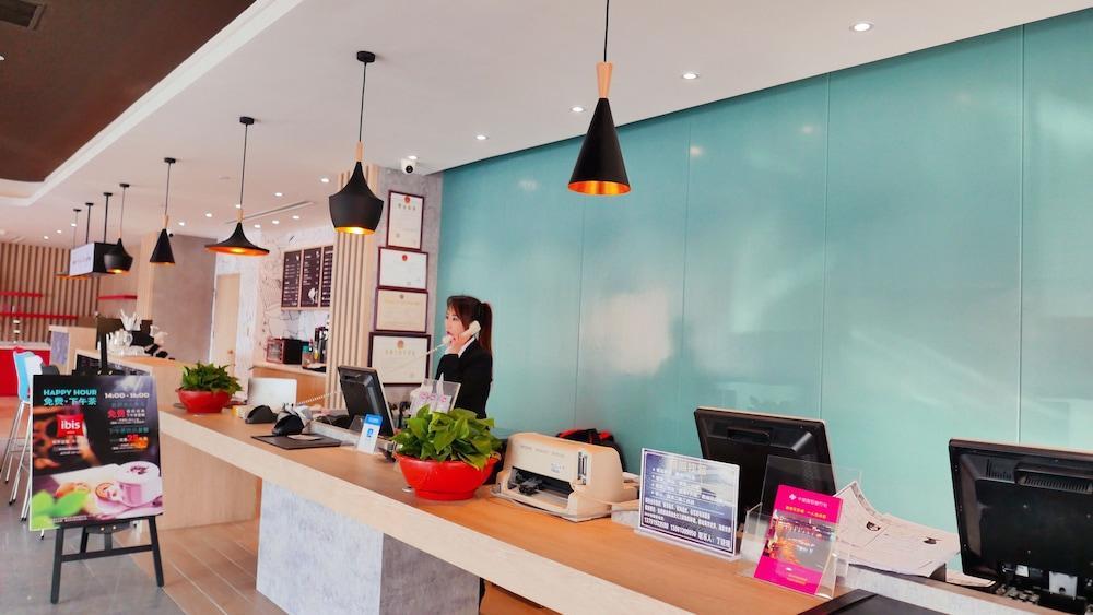 Отель Ibis Qingdao Ningxia Road Экстерьер фото