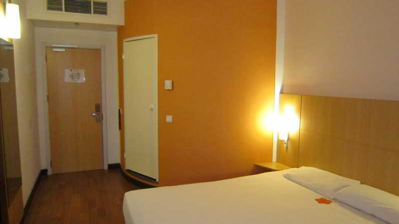Отель Ibis Qingdao Ningxia Road Экстерьер фото