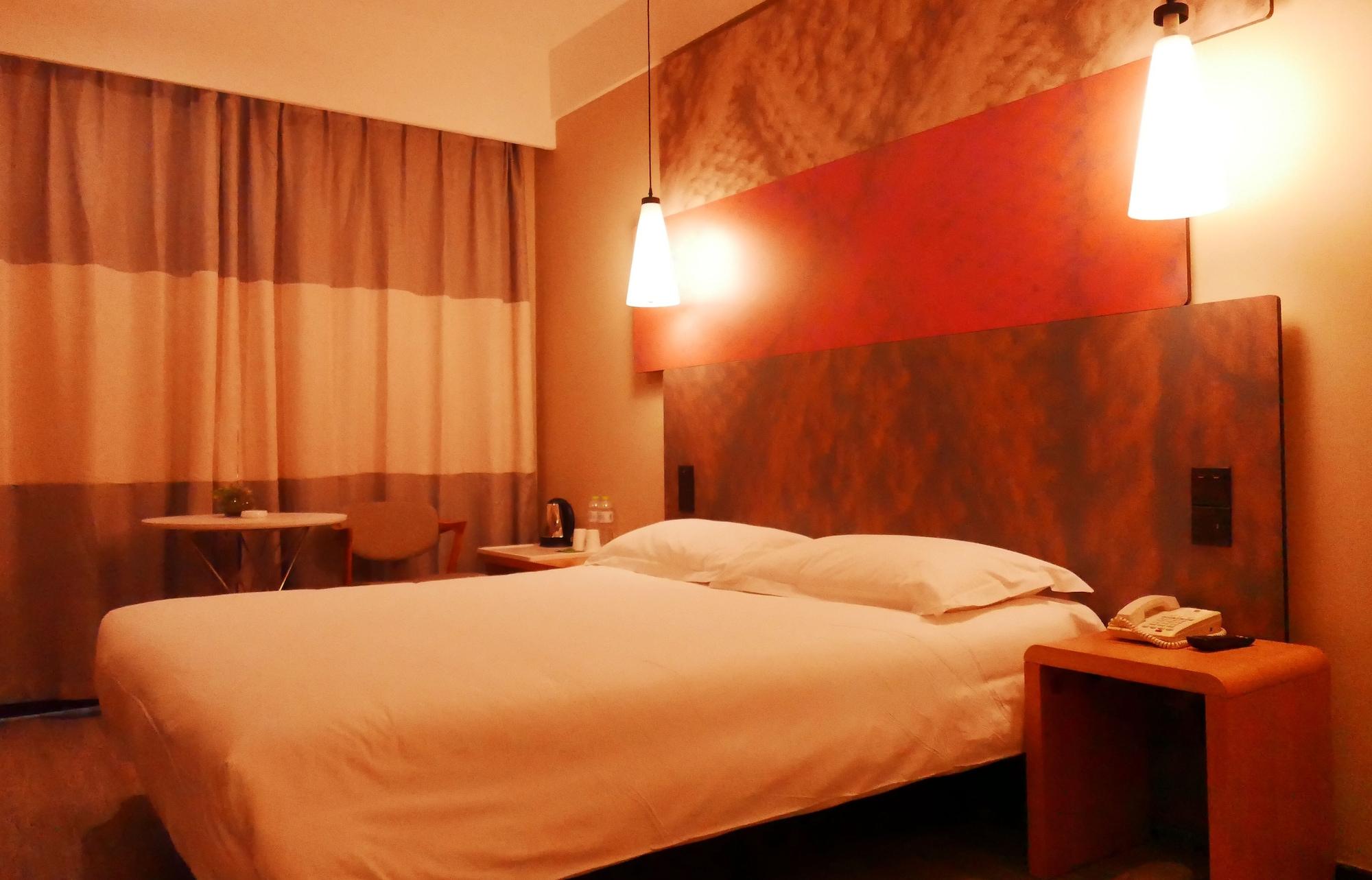 Отель Ibis Qingdao Ningxia Road Экстерьер фото