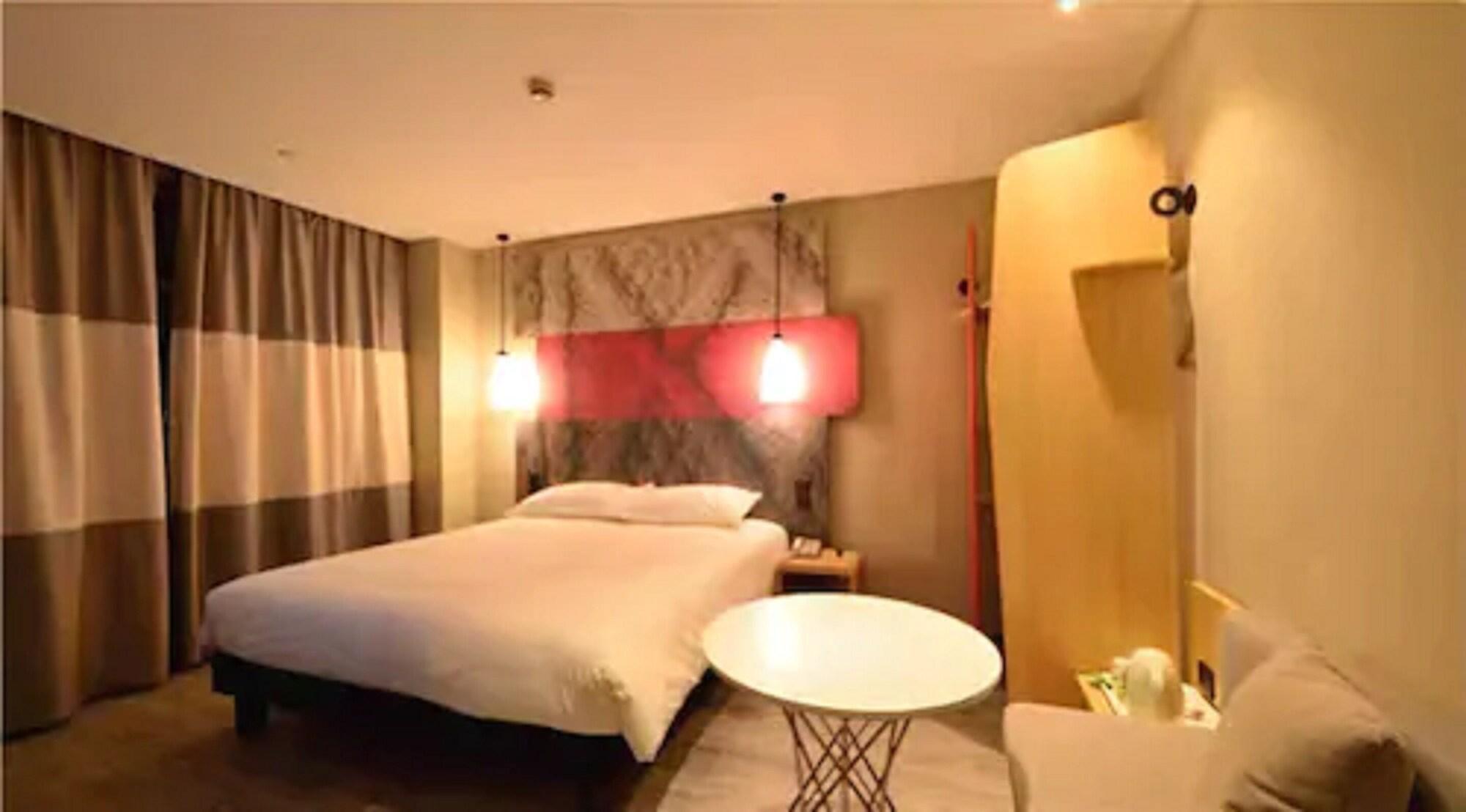 Отель Ibis Qingdao Ningxia Road Экстерьер фото